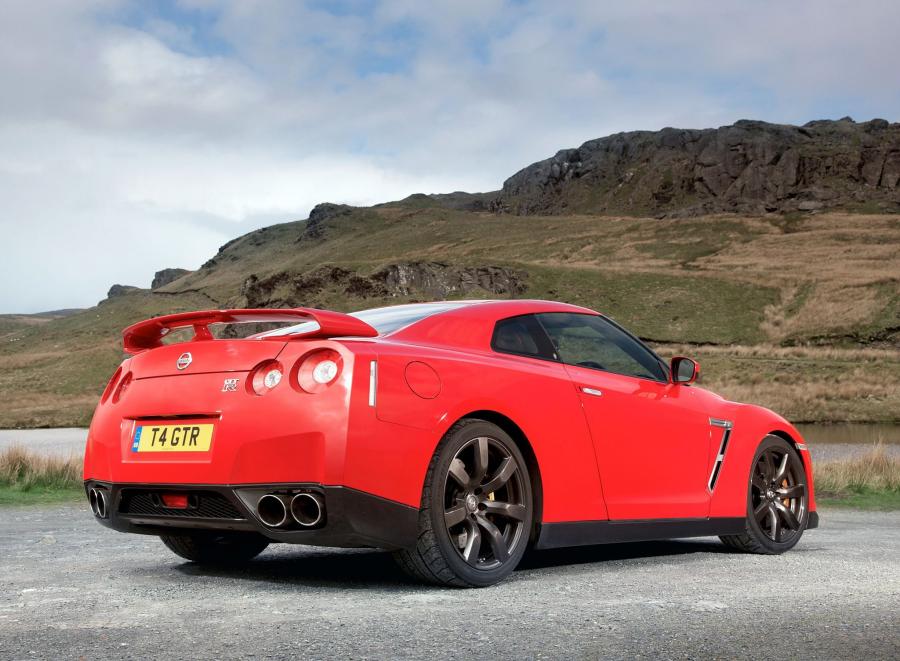  Nissan GT-R 2008 года  (UK) (фото 2 из 9)